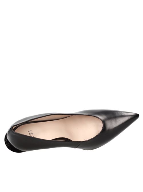 Leather pumps N°21 | CPXNV16001 X001NERO